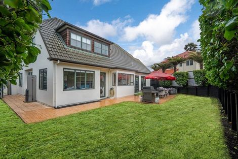 Photo of property in 4 Opal Close, Rosedale, Auckland, 0632