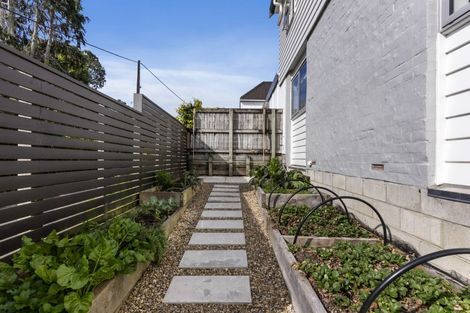 Photo of property in 22 Church Street, Northcote Point, Auckland, 0627