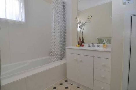 Photo of property in 34 Riverpark Crescent, Henderson, Auckland, 0610