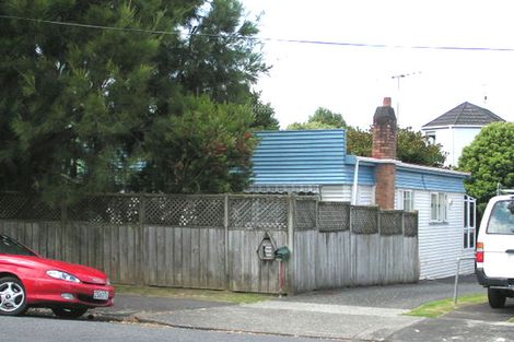 Photo of property in 1/5 Bruce Street, Northcote Point, Auckland, 0627