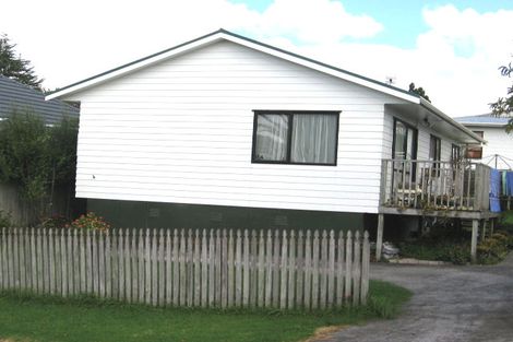 Photo of property in 2 Beaufield Lane, Te Atatu Peninsula, Auckland, 0610