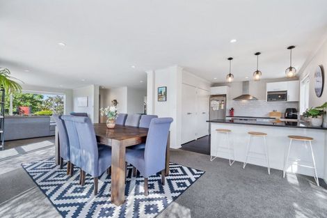 Photo of property in 25 Waitemata Drive, One Tree Point, 0118