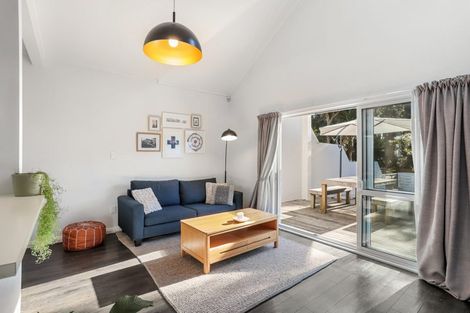 Photo of property in 2/18 Reid Road, New Lynn, Auckland, 0600