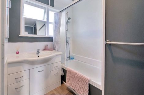 Photo of property in 20 Riserra Drive, Ranui, Auckland, 0612