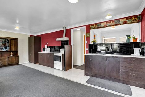 Photo of property in 342 South Road, Hawera, 4610