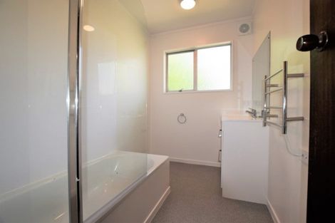 Photo of property in 62 Royal Road, Massey, Auckland, 0614