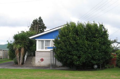 Photo of property in 2/47 Woodside Road, Massey, Auckland, 0614