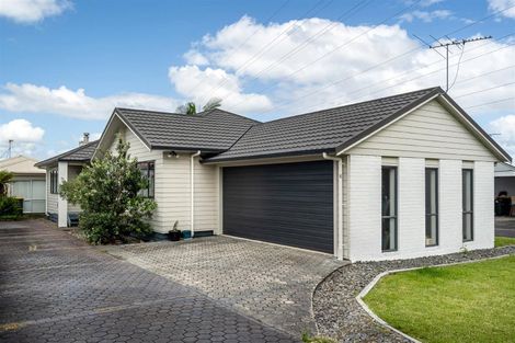 Photo of property in 51 Queen Mary Avenue, New Lynn, Auckland, 0600