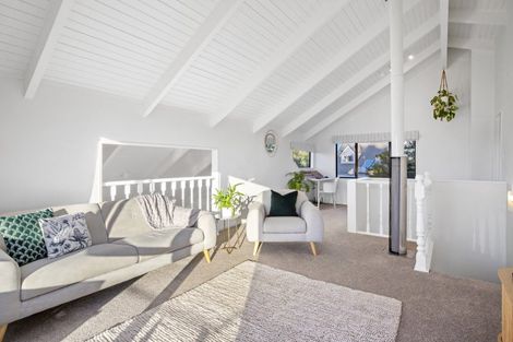 Photo of property in 5 Godwit Place, Waiuku, 2123