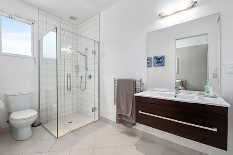 Photo of property in 16 Urquhart Place, Wanaka, 9305
