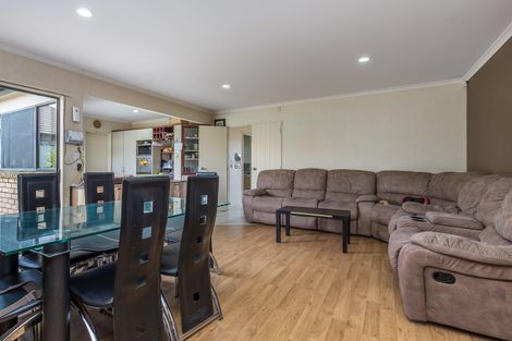 Photo of property in 4 Kalmore Place, Flat Bush, Auckland, 2016