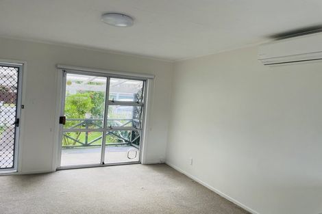 Photo of property in 3/122 Archers Road, Glenfield, Auckland, 0629