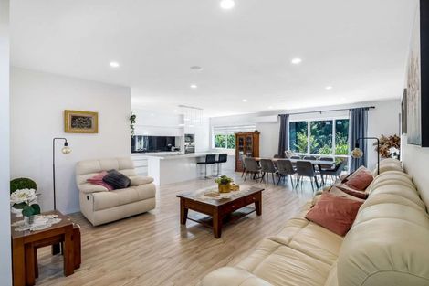 Photo of property in 6 Kahu Close, Orewa, 0931