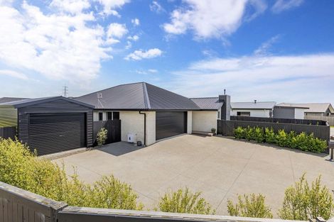 Photo of property in 1 Corsica Court, Fitzherbert, Palmerston North, 4410
