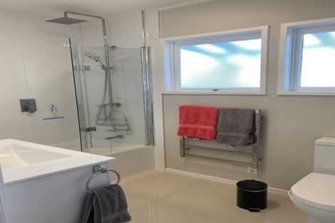 Photo of property in 7 Porter Avenue, Te Atatu South, Auckland, 0610