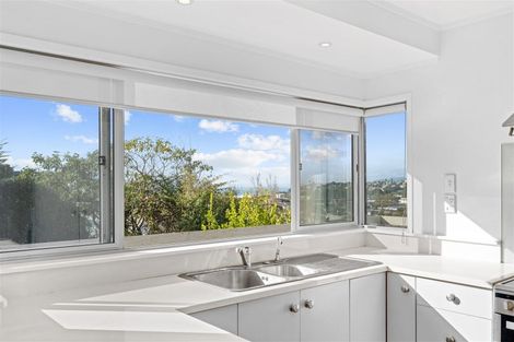 Photo of property in 1/37 Woodlands Crescent, Browns Bay, Auckland, 0630