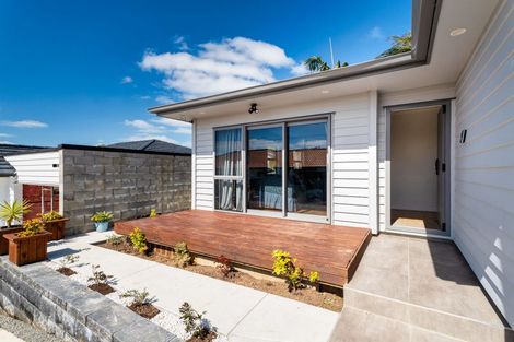 Photo of property in 74a Awaroa Road, Sunnyvale, Auckland, 0612