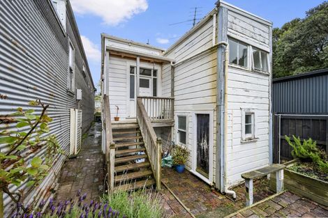 Photo of property in 10 Salisbury Terrace, Mount Cook, Wellington, 6021