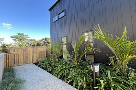 Photo of property in 27f Dawnhaven Drive, Te Atatu Peninsula, Auckland, 0610