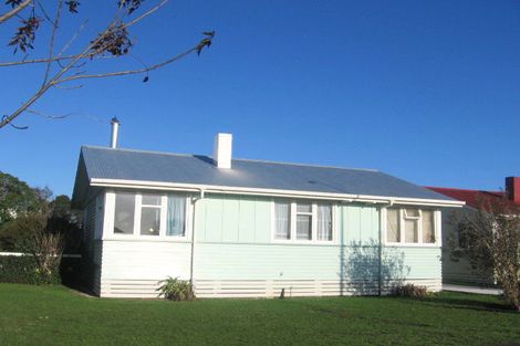 Photo of property in 35 Exeter Crescent, Takaro, Palmerston North, 4412