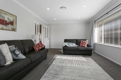 Photo of property in 15 Oaklands Drive, Cambridge, 3434