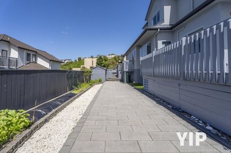 Photo of property in 3 Forbes Lane, Newlands, Wellington, 6037