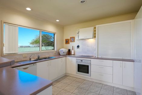 Photo of property in 2/18 Ngahere Views, Orewa, 0931