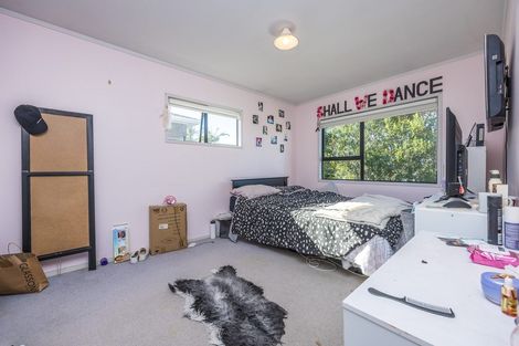 Photo of property in 6 Milwaukee Place, Glendene, Auckland, 0602