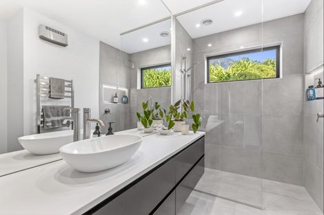 Photo of property in 10a Kinross Lane, Jacks Point, Queenstown, 9371