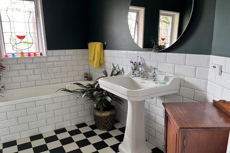 Photo of property in 50 Saint Andrews Square, Strowan, Christchurch, 8052