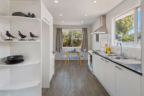 Photo of property in 27 Staverton Crescent, Mangere, Auckland, 2022