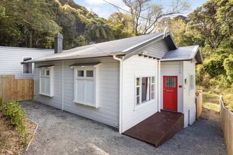 Photo of property in 24 Balfour Street, Mornington, Wellington, 6021