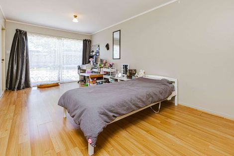 Photo of property in 2/51 Jillteresa Crescent, Half Moon Bay, Auckland, 2012