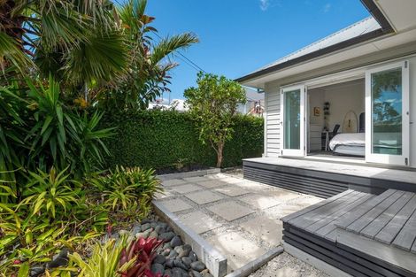 Photo of property in 165 Vauxhall Road, Narrow Neck, Auckland, 0624