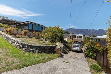 Photo of property in 7 Suburb Street, Queenstown, 9300