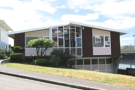 Photo of property in 13 Southern Cross Crescent, Island Bay, Wellington, 6023