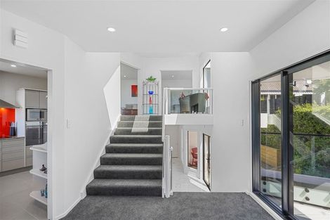 Photo of property in 2/11 Belleview Terrace, Mount Pleasant, Christchurch, 8081