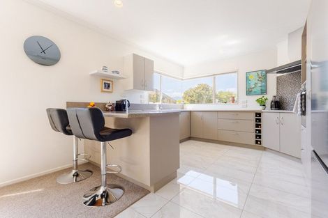 Photo of property in 8 Leanne Way, Waikanae Beach, Waikanae, 5036