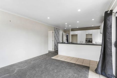 Photo of property in 27 Lothian Brae, Wattle Downs, Auckland, 2103