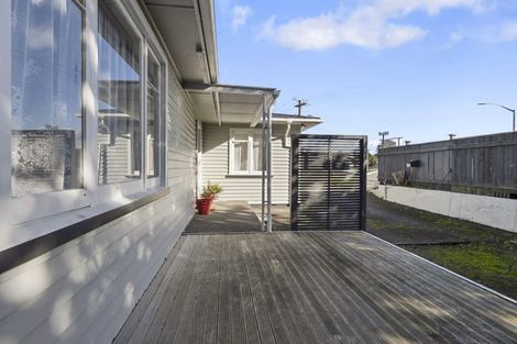 Photo of property in 275 Coronation Avenue, Welbourn, New Plymouth, 4310