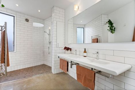 Photo of property in 33a Stanley Point Road, Stanley Point, Auckland, 0624