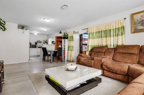 Photo of property in 1/32 Starforth Place, Henderson, Auckland, 0612