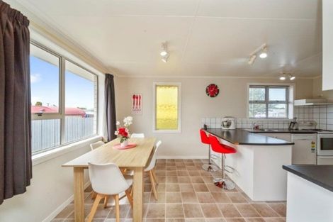 Photo of property in 28 Kamahi Avenue, Hawera, 4610