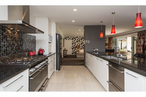 Photo of property in 43 Davaar Crescent, Broomfield, Christchurch, 8042