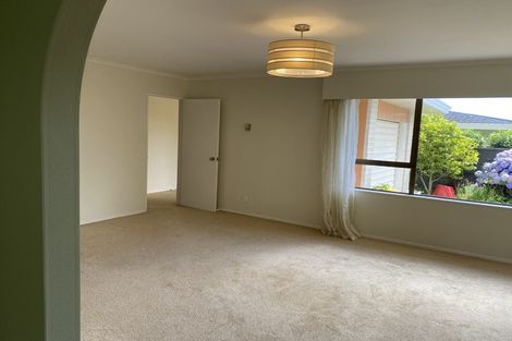 Photo of property in 28a Rewarewa Crescent, Waikanae, 5036