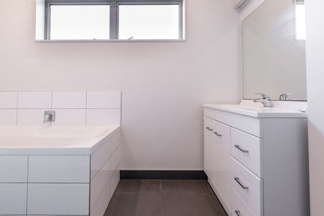 Photo of property in 36 Makora Road, Massey, Auckland, 0614