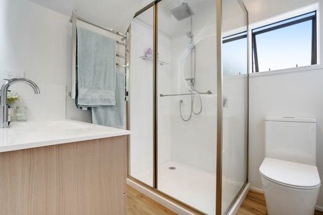 Photo of property in 2/5 Eugen Place, Bayview, Auckland, 0629