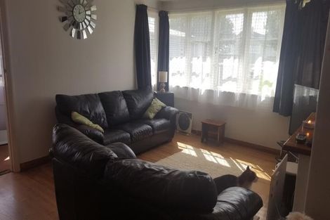 Photo of property in 11 Arimu Road, Papakura, 2110