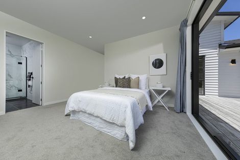 Photo of property in 1 Mcindoe Road, Kumeu, 0810