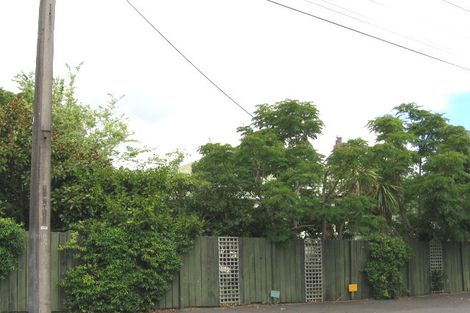 Photo of property in 17 Waterview Road, Stanley Point, Auckland, 0624